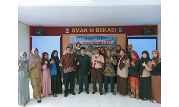 Penyerehan Bantuan Untuk Korban Semeru