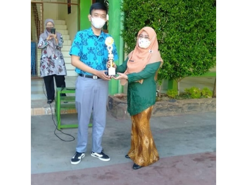 Fikri Dwi Novianto Juara 1 Olimpiade Science