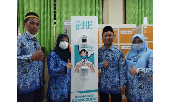 Penerimaan bantuan 1 unit stand hand sanitizer